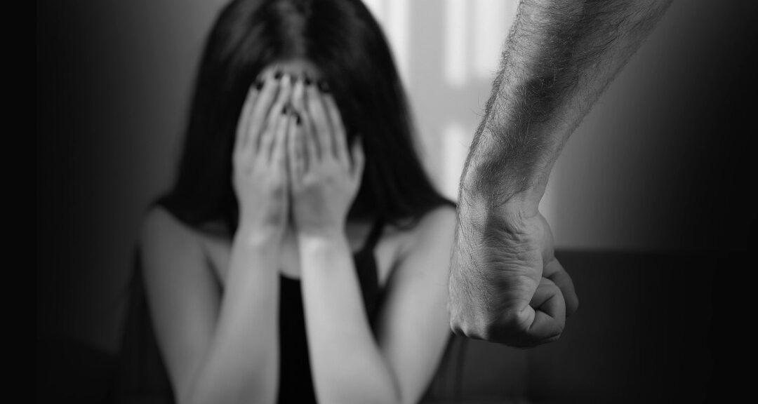 Relacionamento abusivo: os fatores que prendem a vítima ao agressor